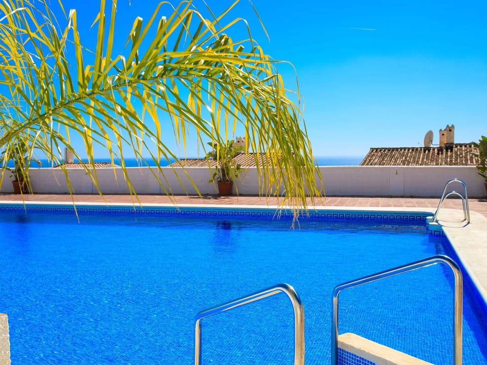 Water, Sky, Property, Plant, Swimming Pool, Blue, Nature, Azure, Outdoor Furniture, Lighting