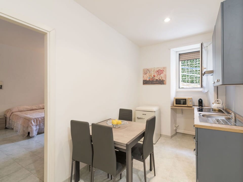 Table, Property, Building, Window, Chair, Wood, Flooring, Floor, Real Estate
