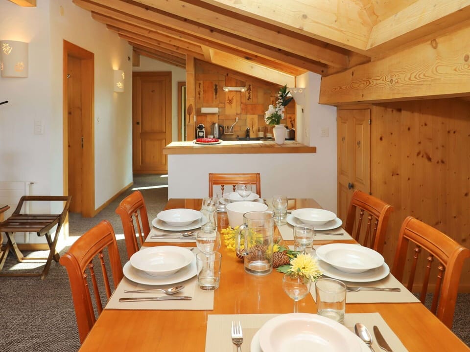 Table, Furniture, Property, Tableware, Dishware, Chair, Interior Design, Plate, Wood, Kitchen & Dining Room Table