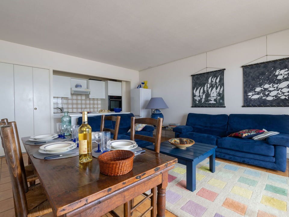 Table, Furniture, Building, Wood, Interior Design, Architecture, House, Living Room, Floor, Flooring