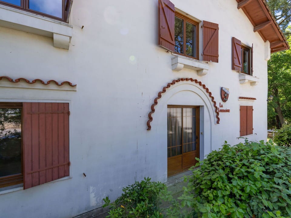 Building, Plant, Window, Blue, Wood, Cottage, Neighbourhood, Residential Area, Facade