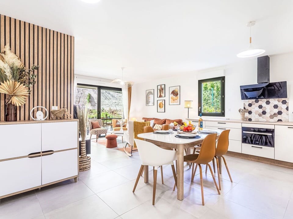 Table, Furniture, Picture Frame, Wood, Lighting, Interior Design, Flooring, Floor, Chair, Plant