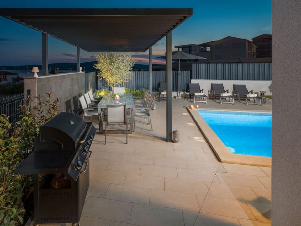 Plant, Water, Furniture, Sky, Swimming Pool, Building, Shade, Outdoor Furniture, Chair, Interior Design