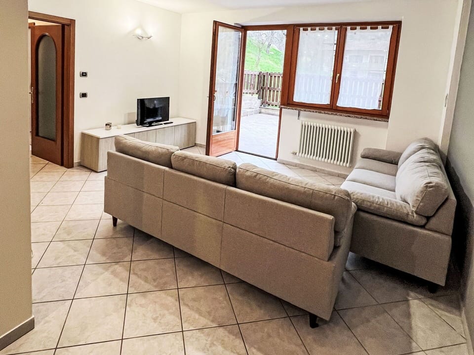 Furniture, Building, Window, Couch, Picture Frame, Wood, Window Blind, Living Room, Rectangle, Flooring