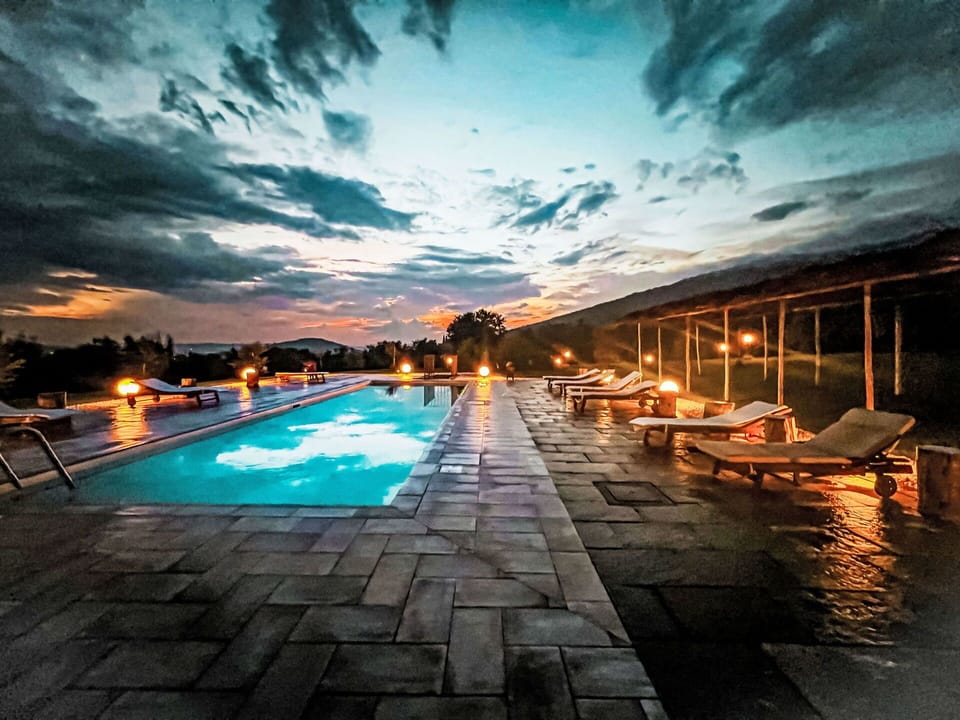 Cloud, Sky, Water, Dusk, Swimming Pool, Afterglow, Sunset, Horizon, Tree, Landscape