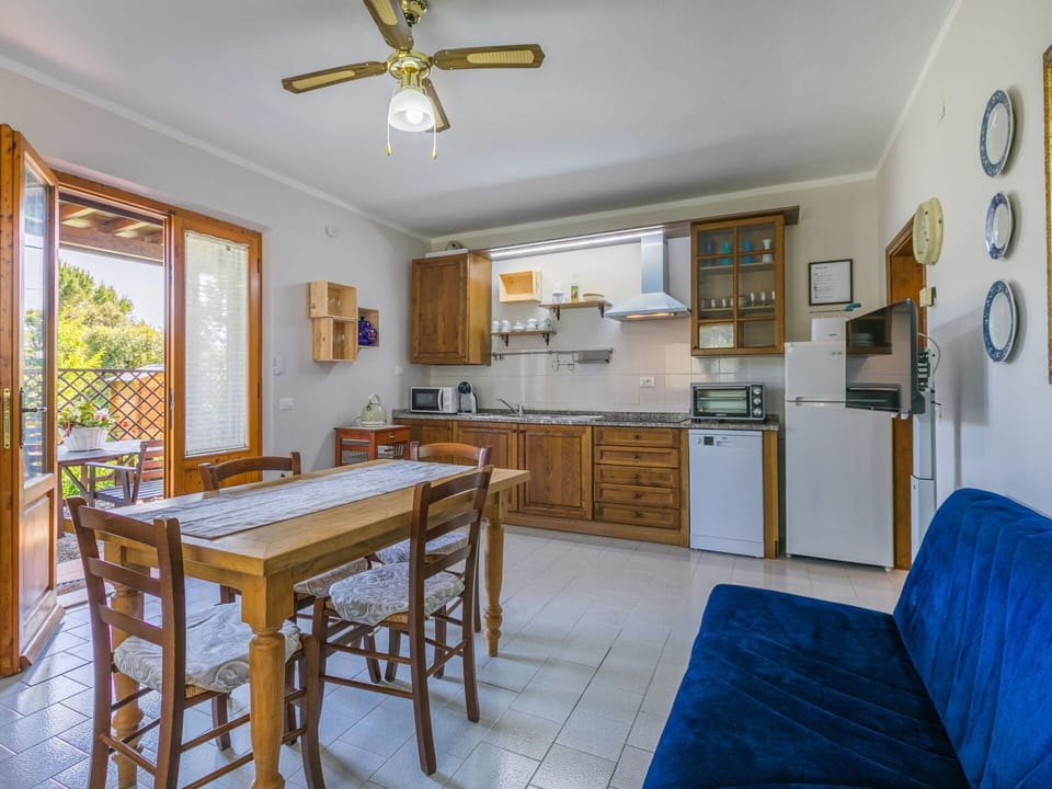 Water, Sky, Cloud, Plant, Swimming Pool, Tree, Shade, Composite Material, Grass, Landscape