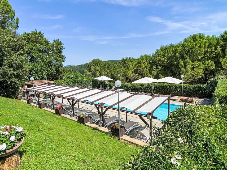 Table, Furniture, Sky, Plant, Property, Building, Tableware, Chair, Outdoor Table, Outdoor Furniture