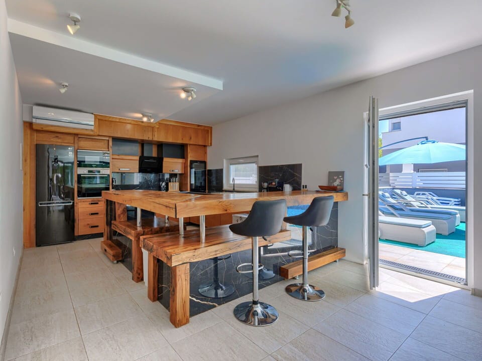 Table, Furniture, Property, Chair, Desk, Lighting, Interior Design, Flooring, Wood