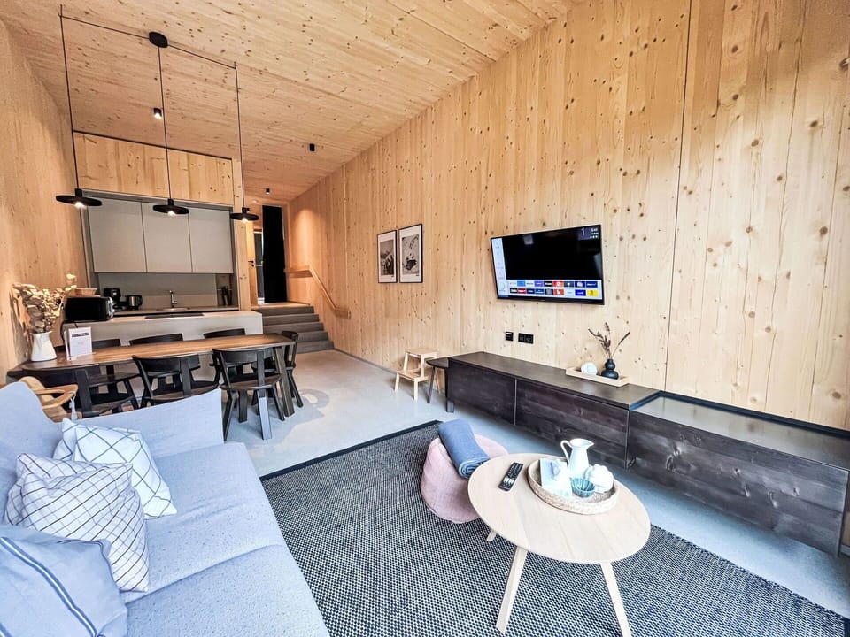Table, Furniture, Property, Interior Design, Floor, Flooring, Living Room, Hall, Couch, Ceiling