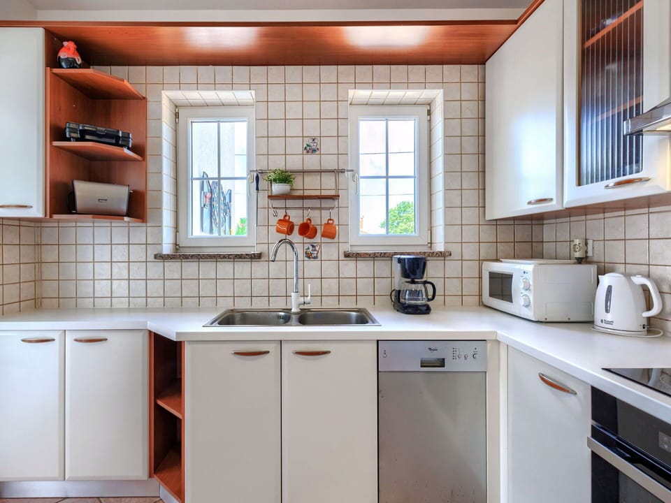 Kitchen Sink, Cabinetry, Countertop, Sink, Property, Tap, Window, Kitchen Stove, Kitchen, Wood
