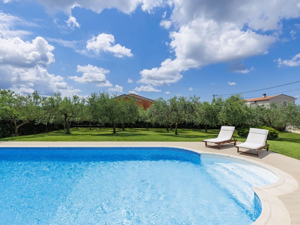 Water, Cloud, Sky, Plant, Swimming Pool, Blue, Nature, Azure, Rectangle, Natural Landscape