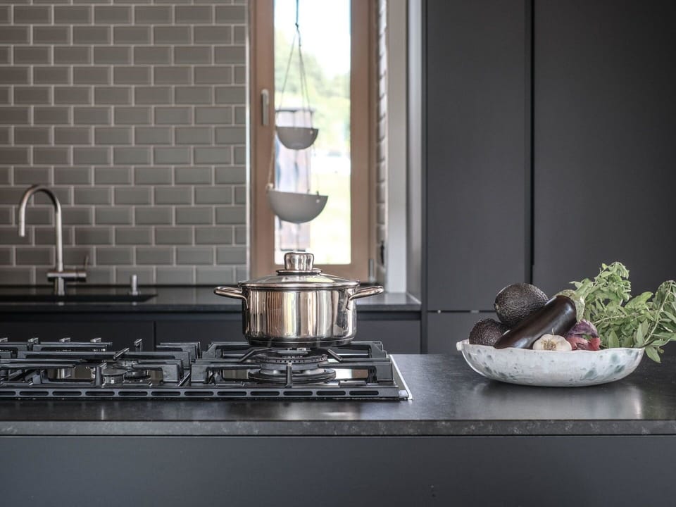 Food, Dishware, Kitchen, Serveware, Interior Design, Plant, Wood, Countertop, Rectangle, Tableware