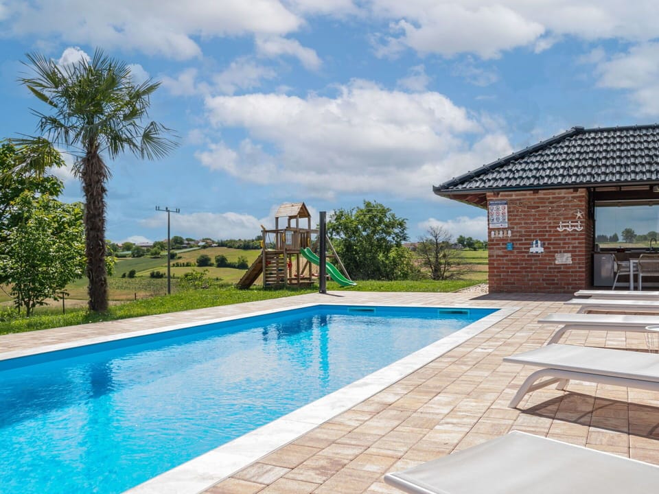 Water, Cloud, Sky, Plant, Swimming Pool, Tree, Azure, Building, Leisure, Shade