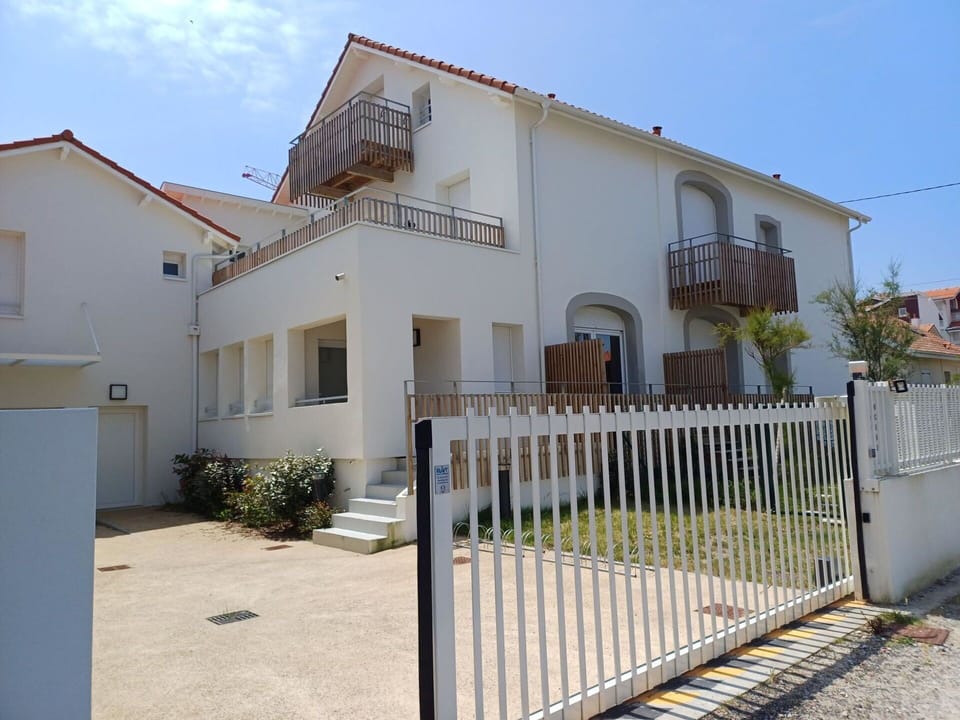 Plant, Sky, Building, Property, Window, Fence, Land Lot, House, Door, Tree