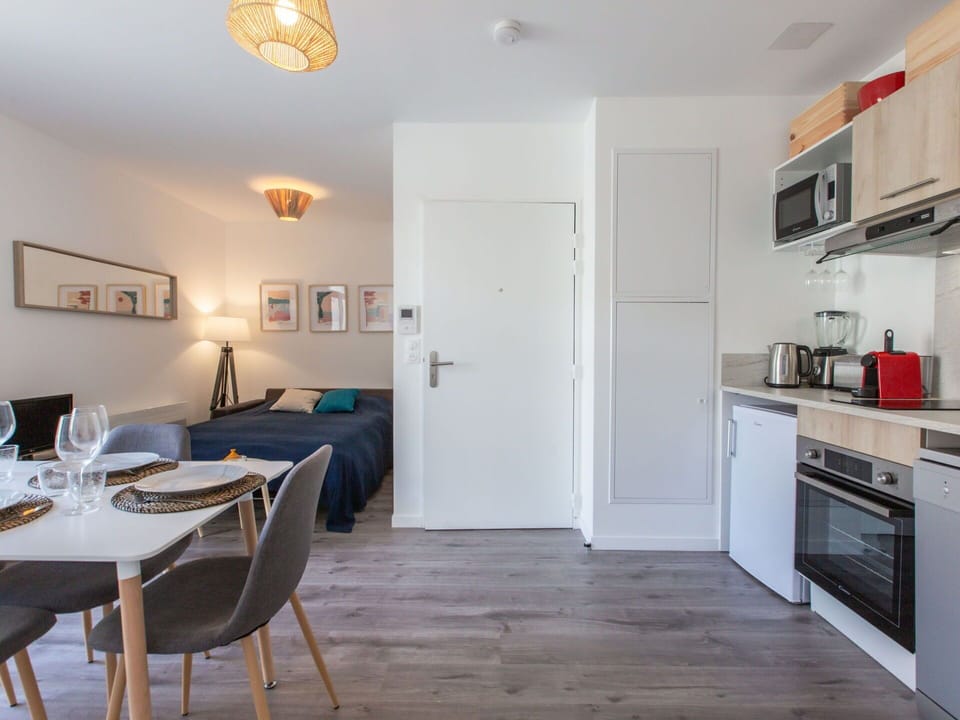 Table, Property, Furniture, Cabinetry, Kitchen Appliance, Wood, Lighting, Picture Frame, Interior Design, Kitchen Stove