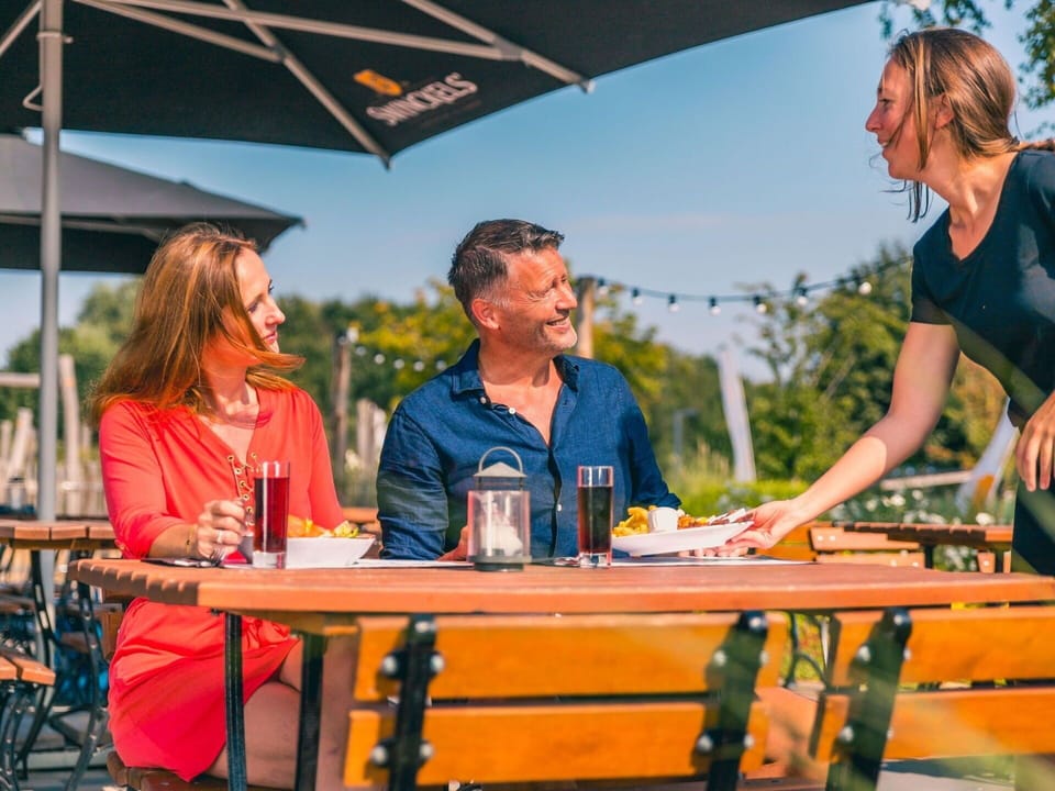 Water, Building, Sky, Property, Swimming Pool, Cloud, Window, Plant, Azure, Body Of Water