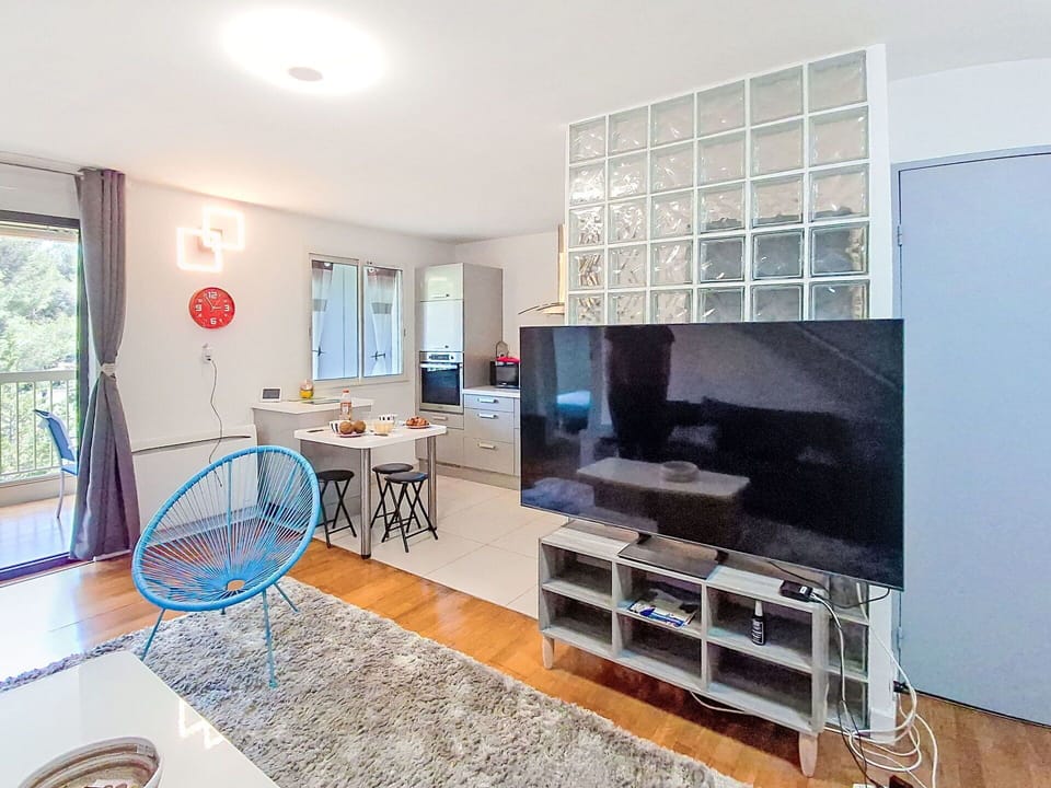 Interior Design, Furniture, Flooring, Ceiling, Lighting, Floor, Room, Television, Apartment, Home