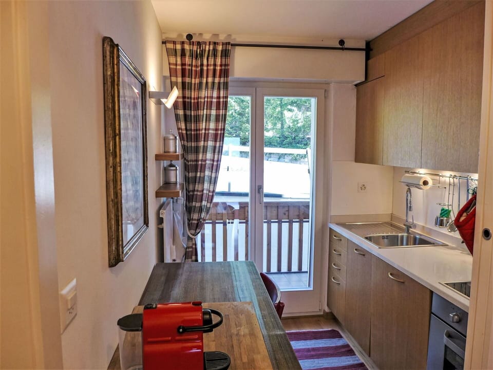 Property, Cabinetry, Kitchen Sink, Sink, Countertop, Wood, Interior Design, Flooring, Floor