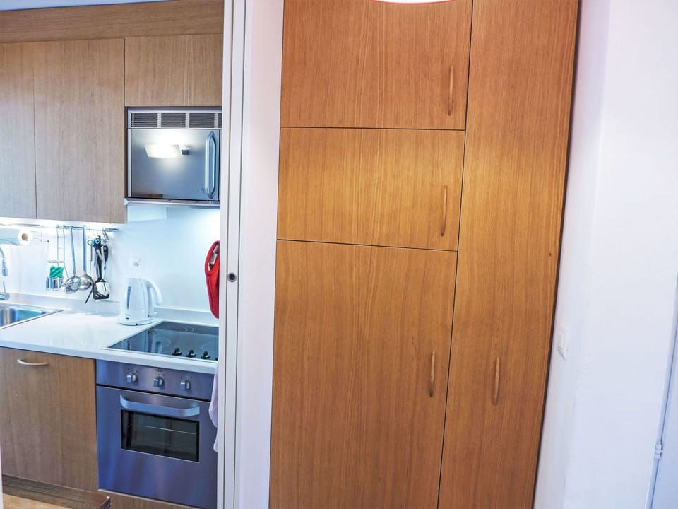 Cabinetry, Property, Kitchen Sink, Countertop, Sink, Tap, Building, Wood, Plumbing Fixture, Kitchen Appliance