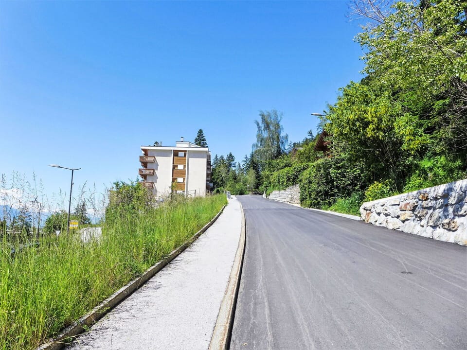 Sky, Plant, Road Surface, Slope, Natural Landscape, Land Lot, Tree, Asphalt, Thoroughfare, Landscape