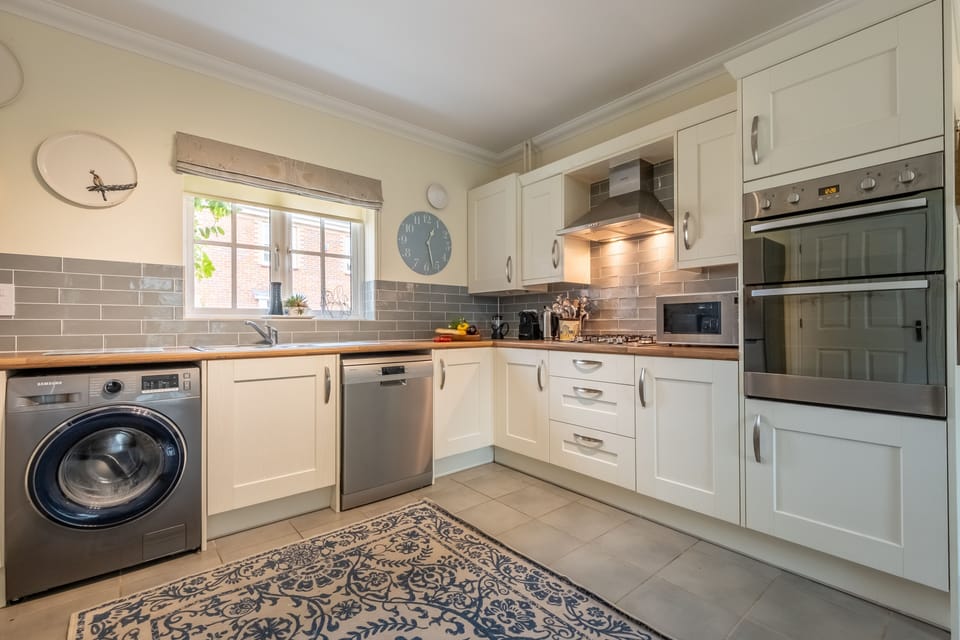 Ground floor:  Kitchen with double electric oven, gas hob, dishwasher, washing machine, microwave, full height fridge/freezer and Nespresso coffee machine