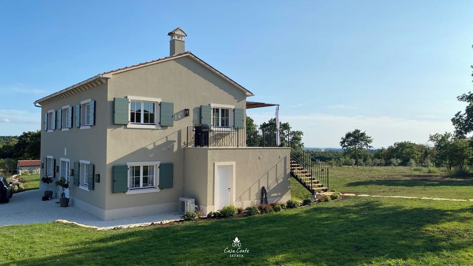CASA COUNT poolview