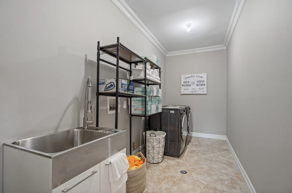 Floor, Indoors, Washer, Flooring, Sink