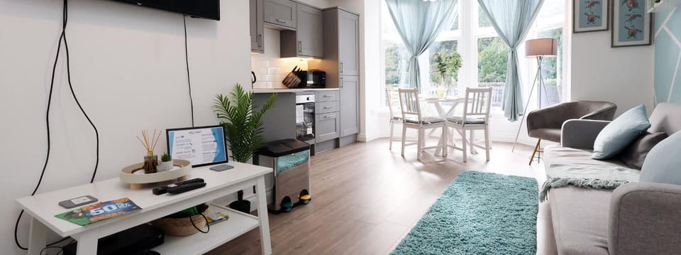 Living Room / Lounge