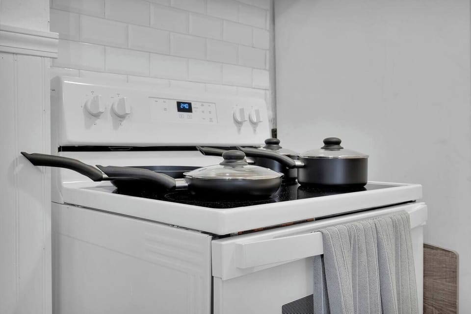 full size stove and oven if you feel like baking a treat for yourself...