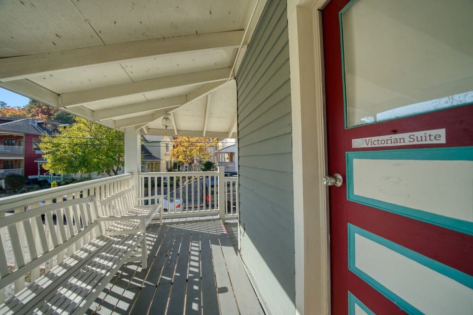 Private Exterior Entrance
