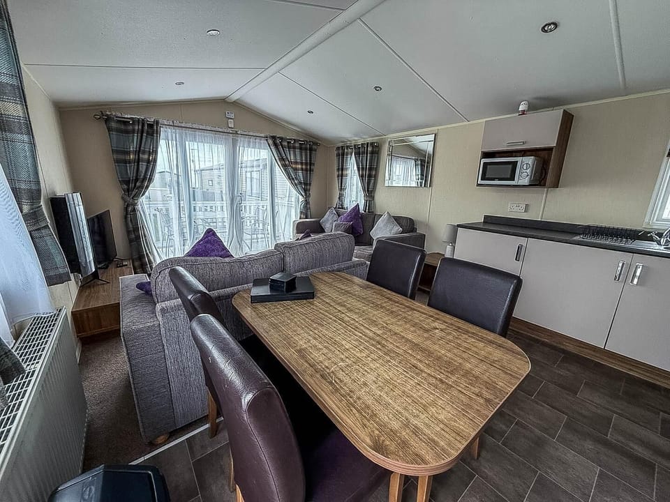 We know that meal times can be chaotic, which is why our caravan kitchens are designed with practical family living in mind.