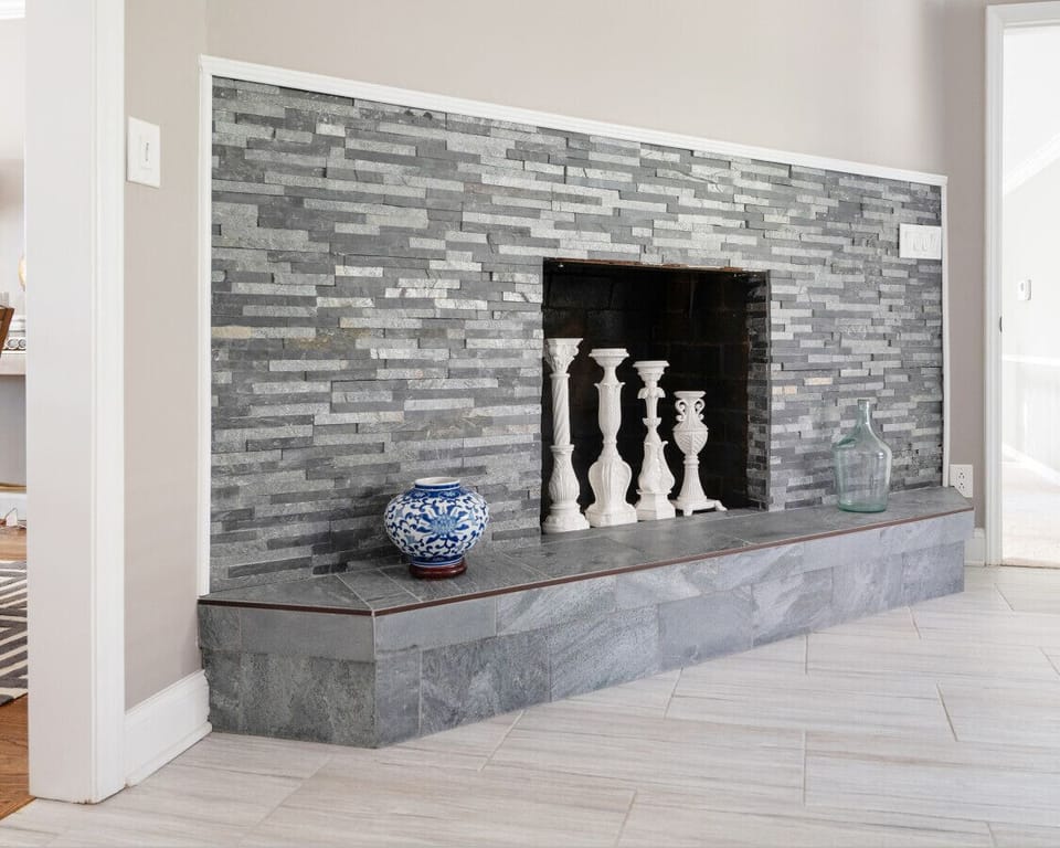 Kitchen, non functioning fire place