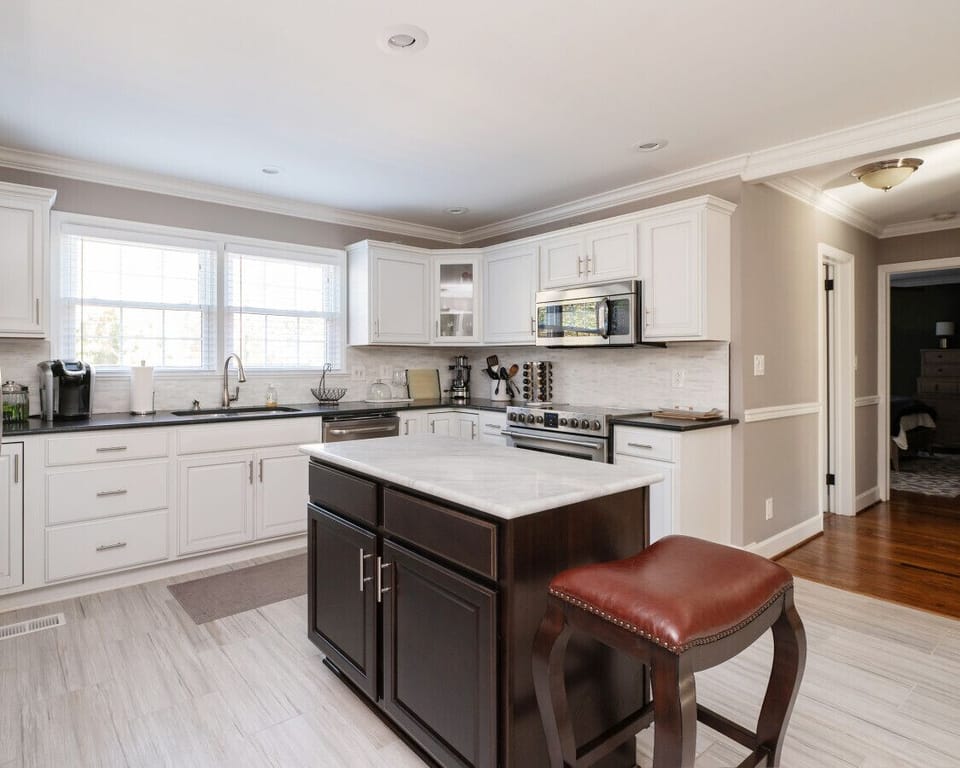 Large Kitchen, fully stocked with utensils and appliances