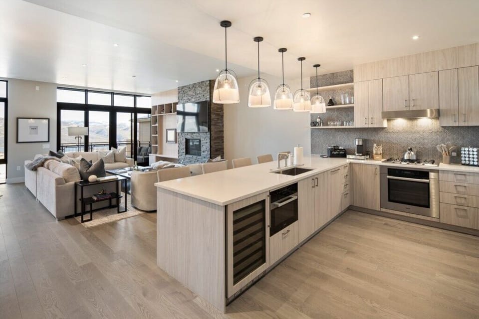 Full kitchen