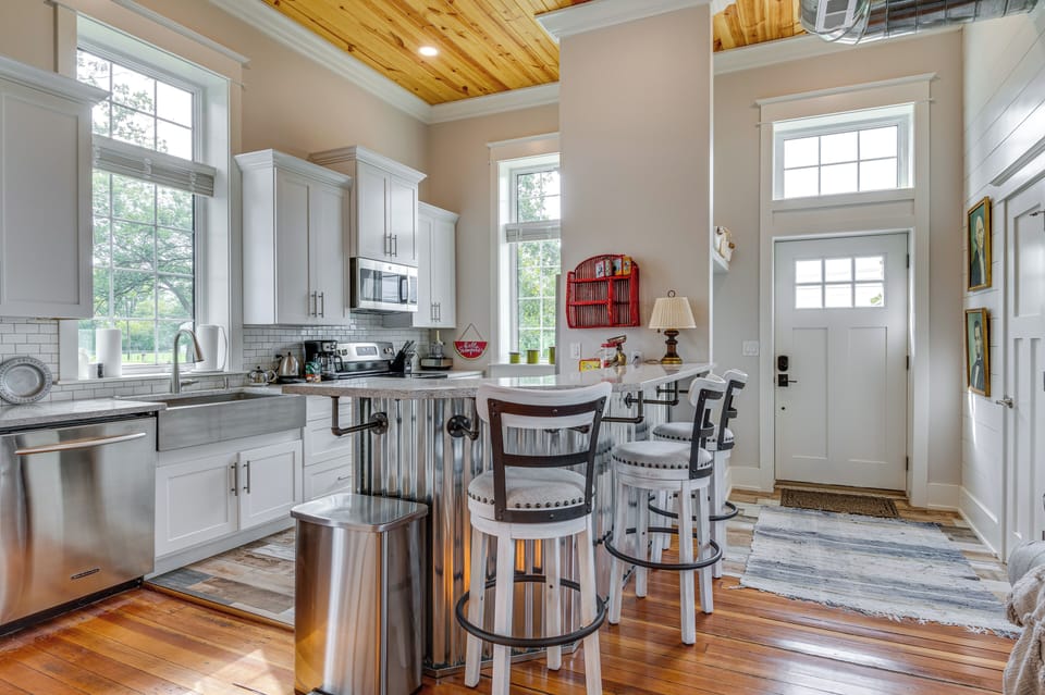 Kitchen | Drip Coffee Pot | Toaster | Blender