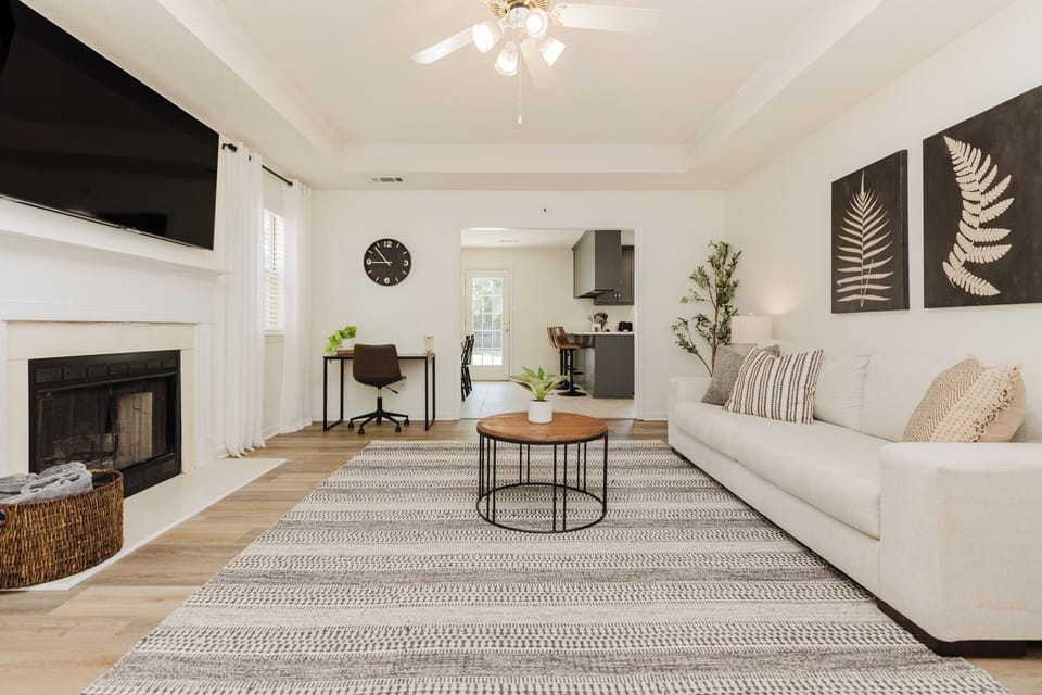 Living room w/ Smart TV streaming capabilities & workspace