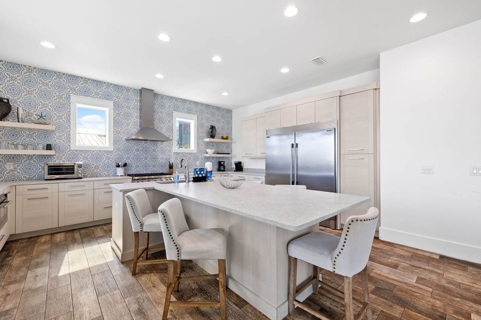 This kitchen comes equipped with many appliances for a variety of cooking needs.