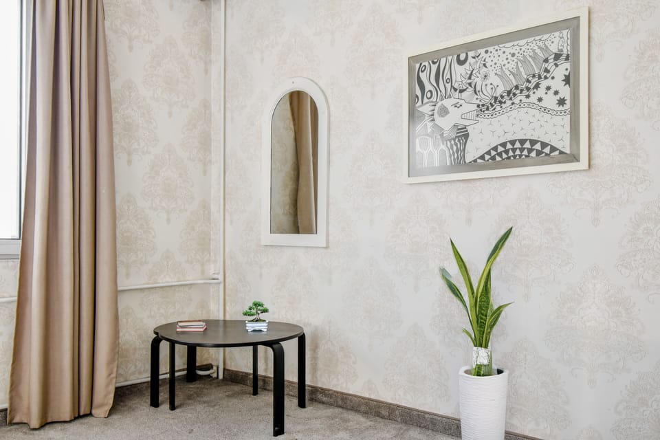 Stylish corner with chic decor and a serene vibe, perfect for unwinding. Your cozy retreat awaits!