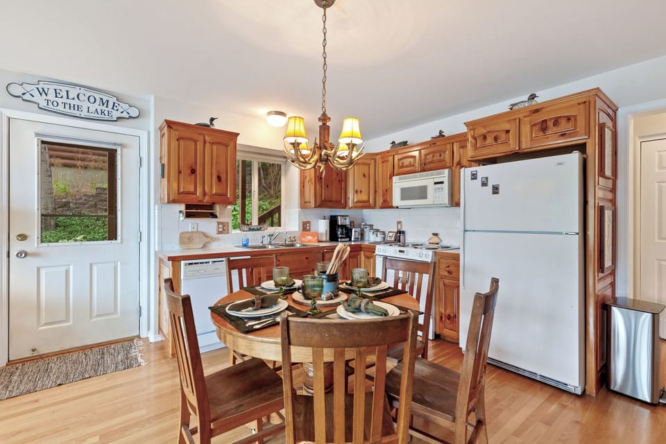 Dining Table (leaf available for additional seating)