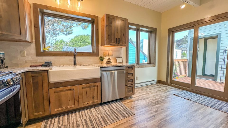 Enjoy the dishwasher during your stay and save your valuable family time for out outing in Grand Marais, not doing dishes!