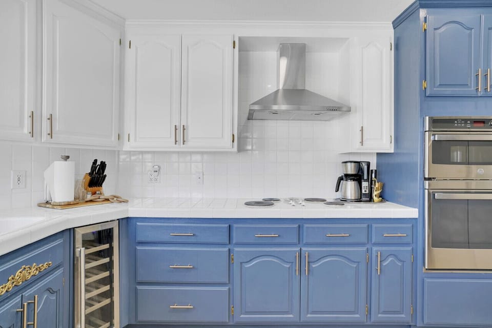 Large Kitchen equipped with basics for cooking
