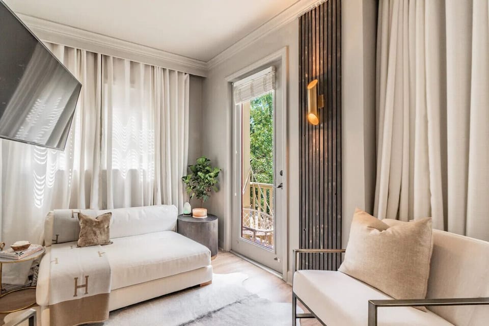 king suite seating space with a smart tv