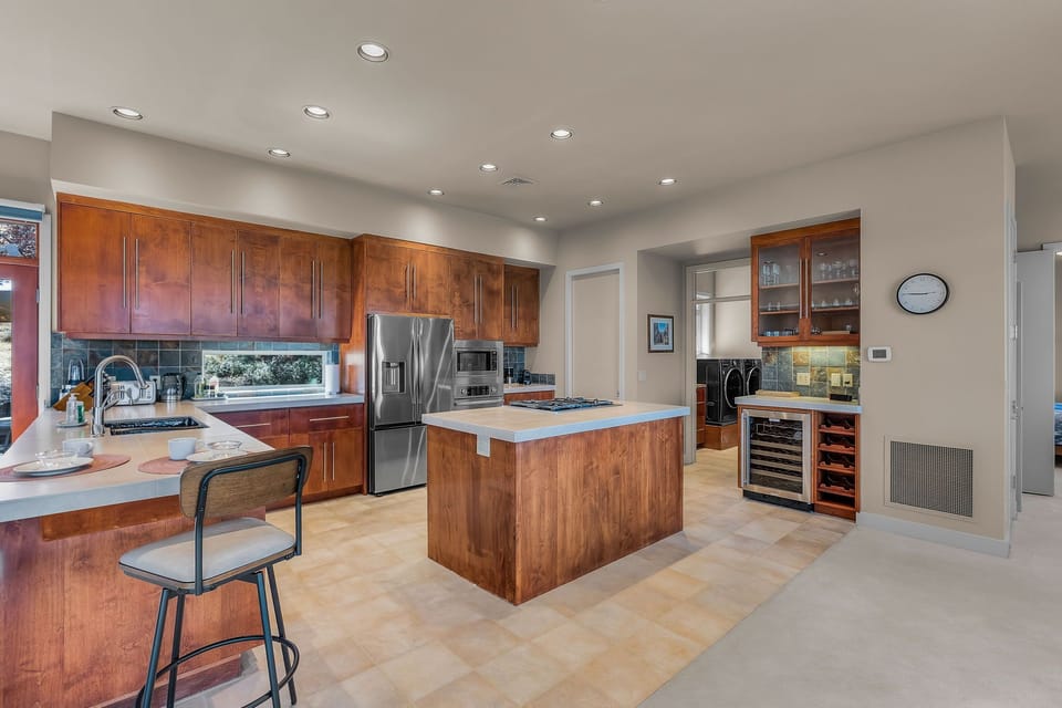 Large Spacious Kitchen
