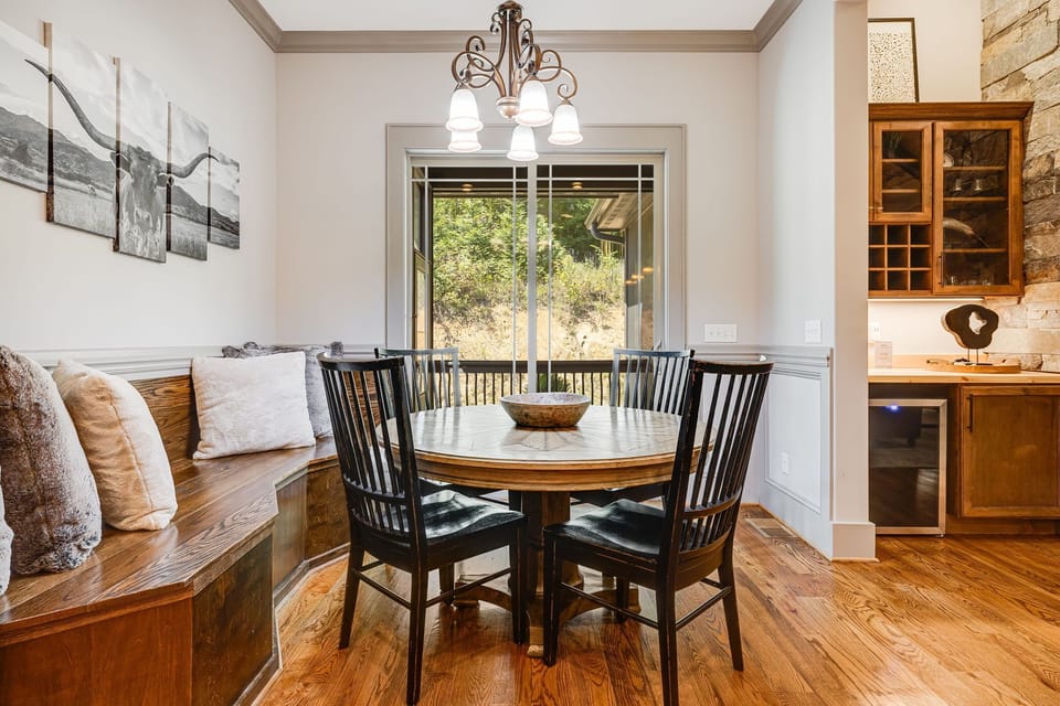 Breakfast Table & Covered Deck Access