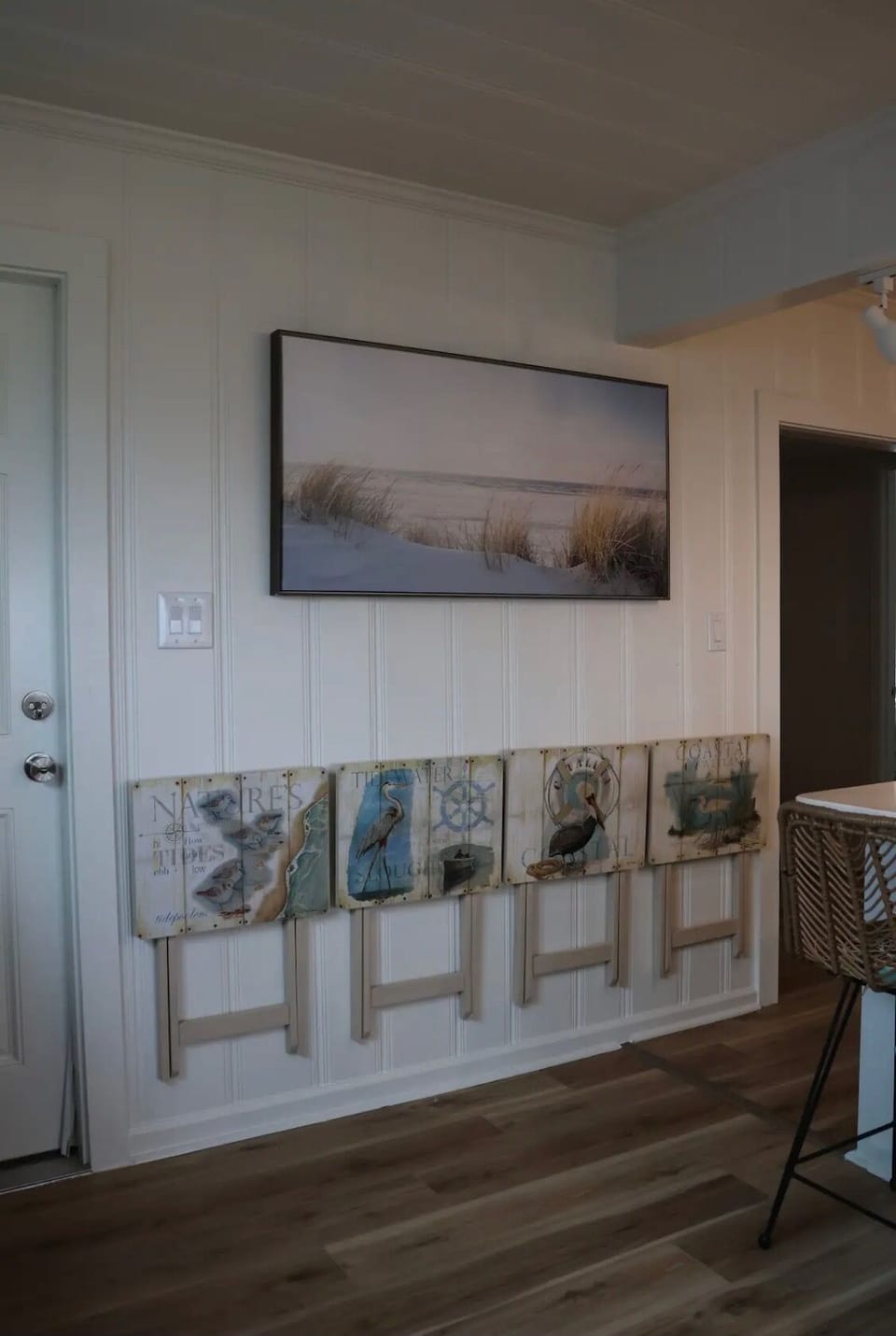 Kitchen Wall W/ TV Trays
