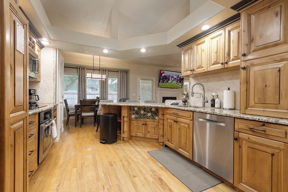 Breath taking Kitchen with everything you would need to cook with