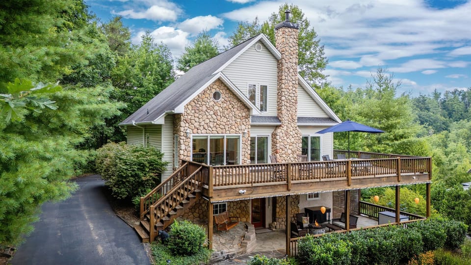 River Rock Retreat from road.