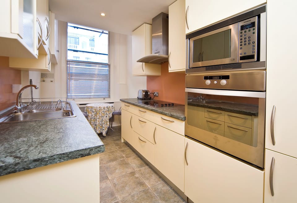 Kitchen with breakfast table