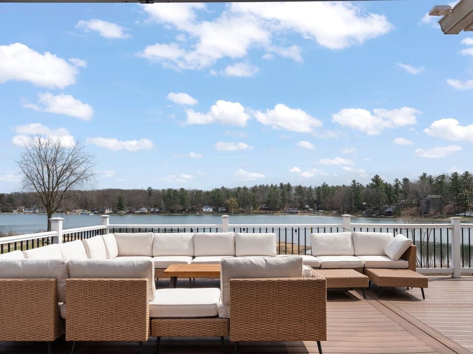 Unwind on the deck with stunning lake views, perfect for morning coffee or sunset drinks!