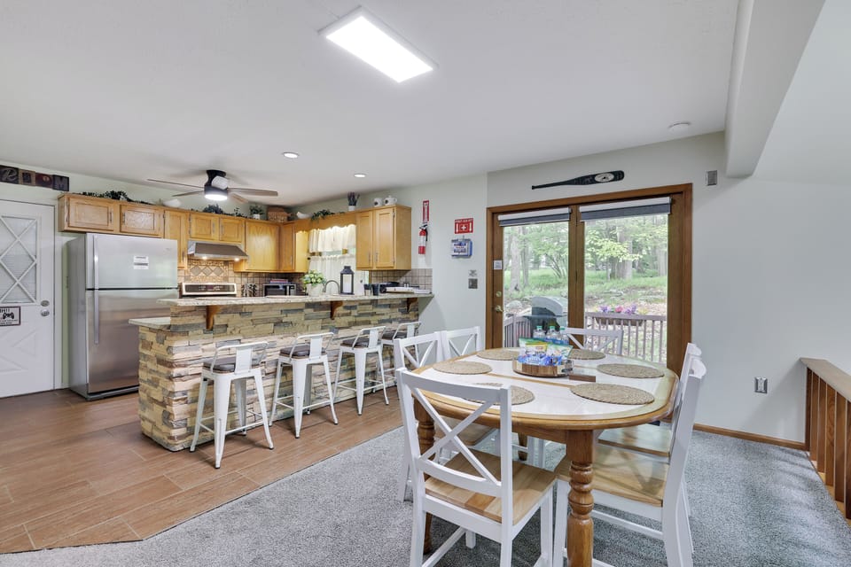 4 guest counter height Dining for your extra guests